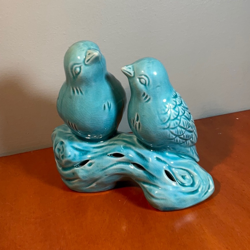 Vintage Glazed Ceramic Love Bird Figurine for potpourri or fairy lights. - Picture 7 of 8